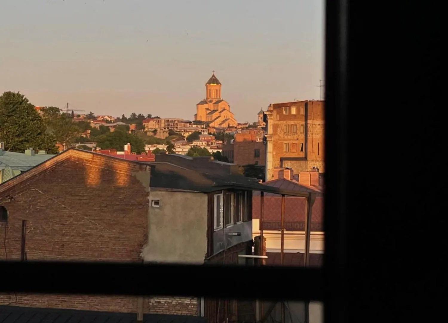Mansard Georgian Sun In The City Center Tbilisi Georgien