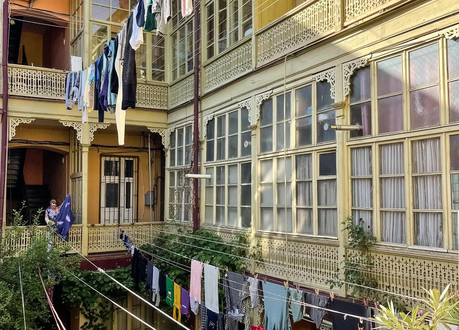 Lägenhet Mansard Georgian Sun In The City Center Tbilisi