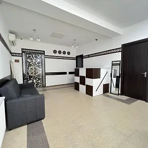  Hostel 