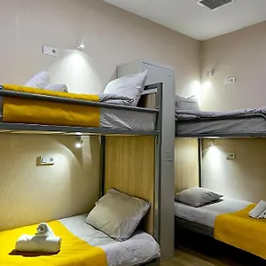  Hostel Queen